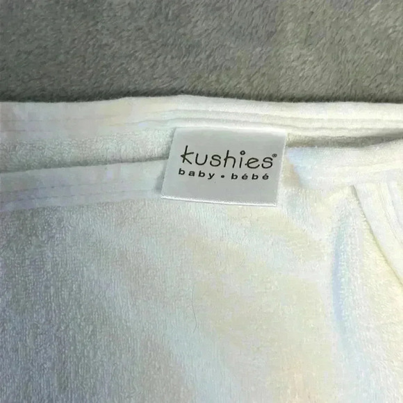 Kushies - NWOT  - Newborn baby bath towel. - Picture 2 of 3